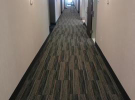 Holiday Inn Express & Suites Denton South，位于丹顿的酒店