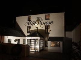 The Mill House Hotel，位于巴基RAF洛西茅斯机场 - LMO附近的酒店