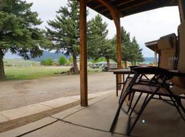 Eagle Nest Fly Shack & Lodge，位于Eagle Nest的酒店