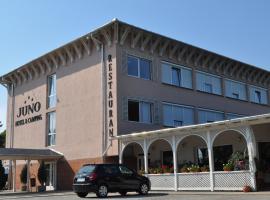 Juno Hotel & Camping，位于科马罗姆的酒店