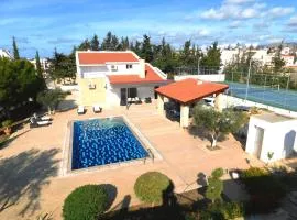 6 bdr villa with TENNIS COURT