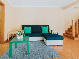 10 min from the beach Game room with fireplace Pool