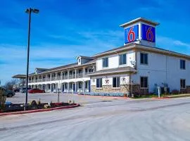 Motel 6-Rhome, TX