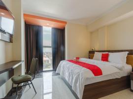 RedDoorz Plus at Boulevard Panakkukang Makassar，位于马卡萨的酒店