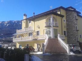 Hotel Vitalba，位于罗卡迪梅佐Cerchiare附近的酒店