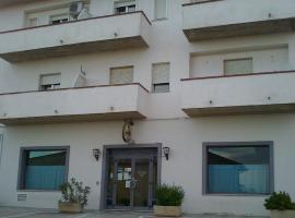 Life Hotel，位于阿里亚诺伊尔皮诺的酒店