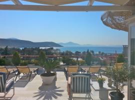 Varkiza Seaside Penthouse with Private Roof Deck，位于瓦里的酒店