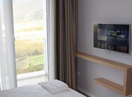 Hotel Auto Grill Roberti，位于Tepelenë的酒店