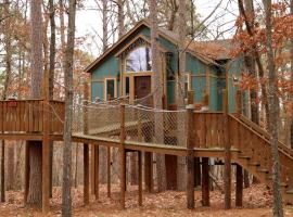 The Grand Treehouse Resort，位于尤里卡斯普林斯的酒店