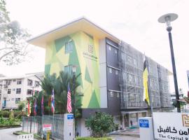 首都居所套房酒店，位于斯里巴加湾市Istana Nurul Iman附近的酒店