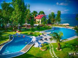 Silangang Nayon Park & Restaurant，位于Pagbilao的酒店