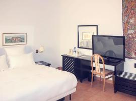 HOTEL LE CHARI，位于恩贾梅纳的酒店