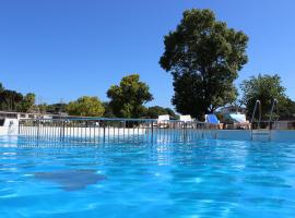 Tabistヴィラダイオーリゾート伊勢志摩，位于志摩市的带泳池的酒店