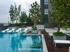 Luxury Homestay at Emira Residence