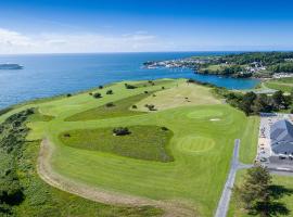 Dunmore East Holiday and Golf Resort Apartments，位于邓莫尔东的酒店