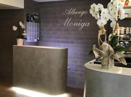 Hotel Moniga,位于代森扎诺-德尔加达的酒店