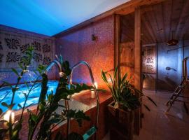 Gold Hotel，位于扎科帕内的带按摩浴缸的酒店