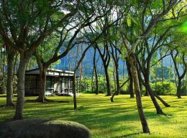 藏青谷 莊園Valley Statt Manor，位于Liugui的酒店