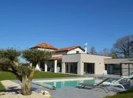 Villa au coeur du Gers avec vue sur les Pyrénées