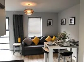 City Centre Townhouse-3 Bedrooms & Parking - Excellent Location