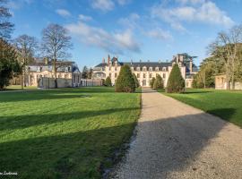 Exceptionnel Château près de Paris，位于Abondant的酒店