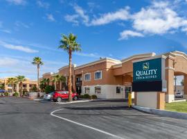 Quality Inn & Suites near Downtown Mesa，位于梅萨凤凰城-梅莎关口机场 - AZA附近的酒店