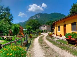 Agriturismo La Ferrera，位于Varco Sabino的带停车场的酒店