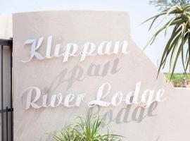 Klippan River Lodge，位于Groblersbrug树荫下的野餐点附近的酒店