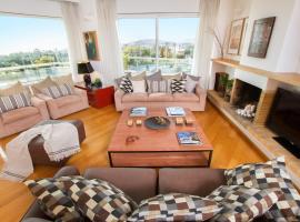 Athens luxurious apartment - sea view!，位于雅典的酒店