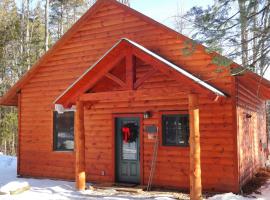 Robert Frost Mountain Cabins，位于米德尔堡的山林小屋