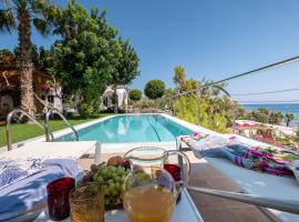 Santorini Mystique Garden Villa，位于卡马利的度假屋