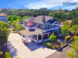 ForFriends Inn Wine Country Bed and Breakfast，位于圣伊内斯太阳石酒厂附近的酒店