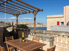 Traditional Maltese Townhouse, Roof Terrace and Views，位于森格莱阿的酒店