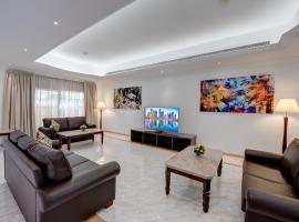 J5 Four Bedroom Villa Holiday home in Mirdif，位于迪拜阿提哈德购物中心附近的酒店