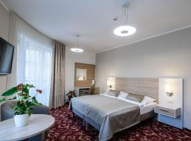 运动酒店，位于若托维斯的带泳池的酒店