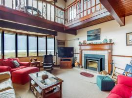 Expansive Views Family Oceanfront Beach Home，位于韦斯特波特的酒店