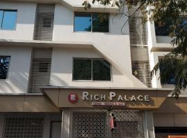 Rich Palace，位于Jalgaon的酒店