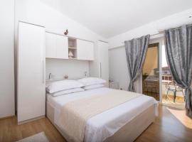 Apartment & Rooms Meri Tučepi，位于图彻皮的酒店