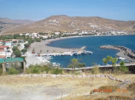 Sea Front two bedroom House in Lesvos，位于Tavari的酒店