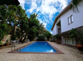 La Cour Hotels and Apartments Glover，位于拉各斯的酒店