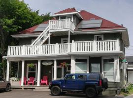 殖民风格住宿加早餐旅馆，位于夏洛特顿的酒店