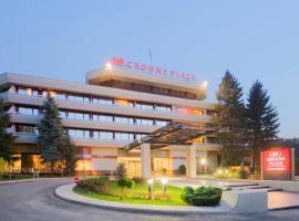 布加勒斯特皇冠假日酒店，位于布加勒斯特布加勒斯特伯尼亚萨国际机场 - BBU附近的酒店
