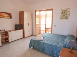 Studio 200 meters from the sea, wifi, self catering，位于Case San Marco的酒店