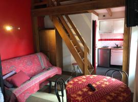 Appartements et Chambres Le Vaumurier de Saint Lambert，位于圣朗贝尔的酒店