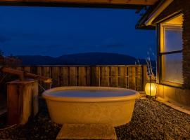 箱根强罗亚麻代雅温泉日式旅馆，位于箱根的酒店