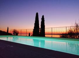 Agriturismo Le Anze，位于托里德尔贝纳科的带泳池的酒店