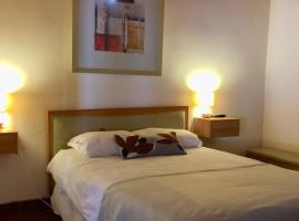Hotel Santa María de Panimavida，位于利纳雷斯的酒店