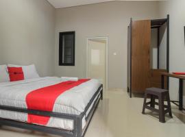 RedDoorz near Puri Indah Mall，位于雅加达的酒店