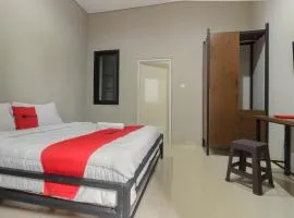 RedDoorz near Puri Indah Mall