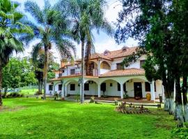 El Portal de Cerrillos, Hostería de Campo，位于Cerrillos的酒店